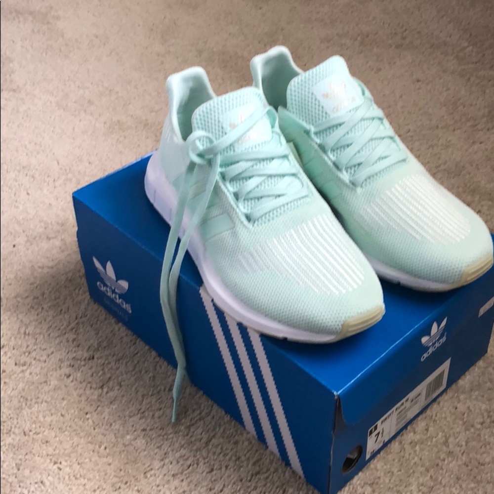 Adidas Swift run mint women’s 7.5